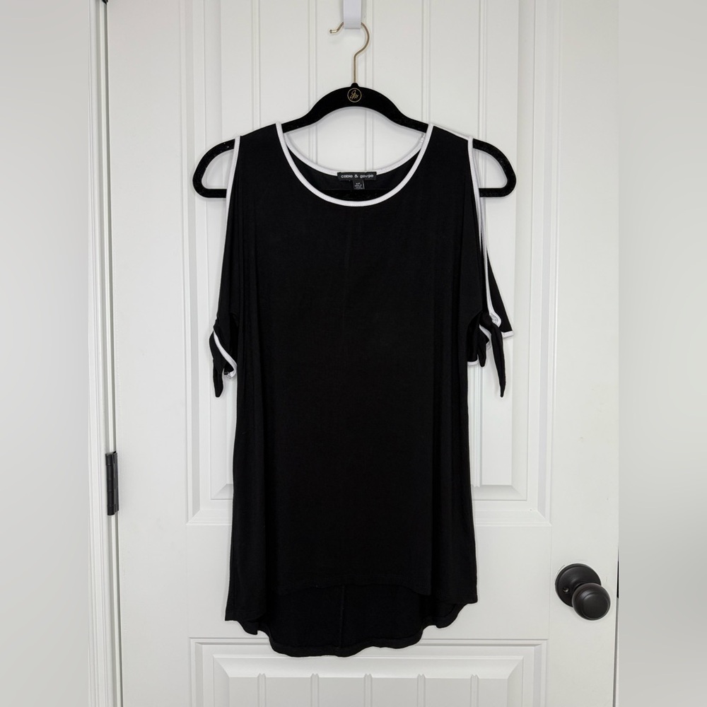 Cable & Gage Black & White Cold Shoulder Top
